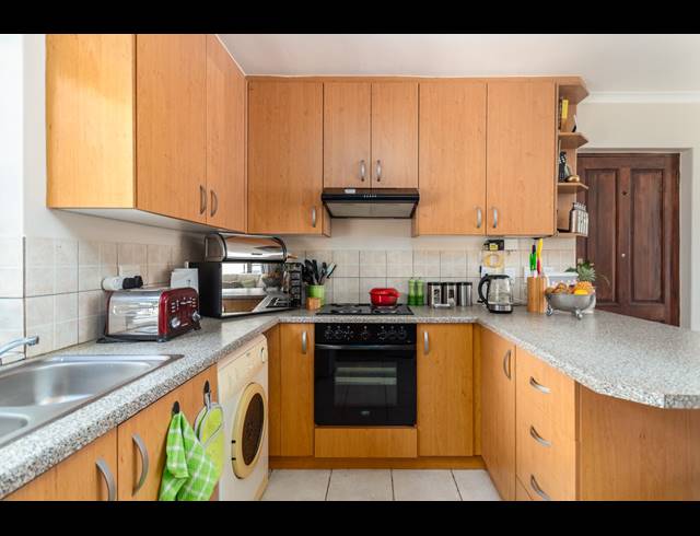 2 BEDROOM APARTMENT SOLD IN BURGUNDY ESTATE